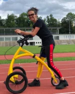 Bewegung, Balance und frische Luft. 🌬️☀️

Training auf der Laufbahn mit dem Alinker, das Laufrad für Erwachsene – gelenkschonend, effizient und mit Fokus auf Koordination und Stabilität. Ideal für Ausdauer, Reha und aktiven Alltag. Never stop moving. 🏃🏻

#Autoimmunerkrankung #chronischkrank #Parkinson #MultipleSklerose #Schlaganfall #Hirnblutung #Hirnverletzung #SpinaleMuskelatrophie #Muskelkrankheit #Cerebralparese #LongCovid #MECFS #MSFatigue #Ataxie #Spastik #LebenmitMS #MSCommunity #TrotzMS #Unsichtbarkrank #Aktivbleiben #Gehhilfe #MutzurGehhilfe #LaufradfürErwachsene #TrotzBehinderung